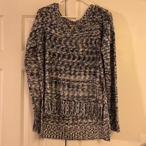 Arizona Jean Co. Black and White Patterned V Neck Sweater